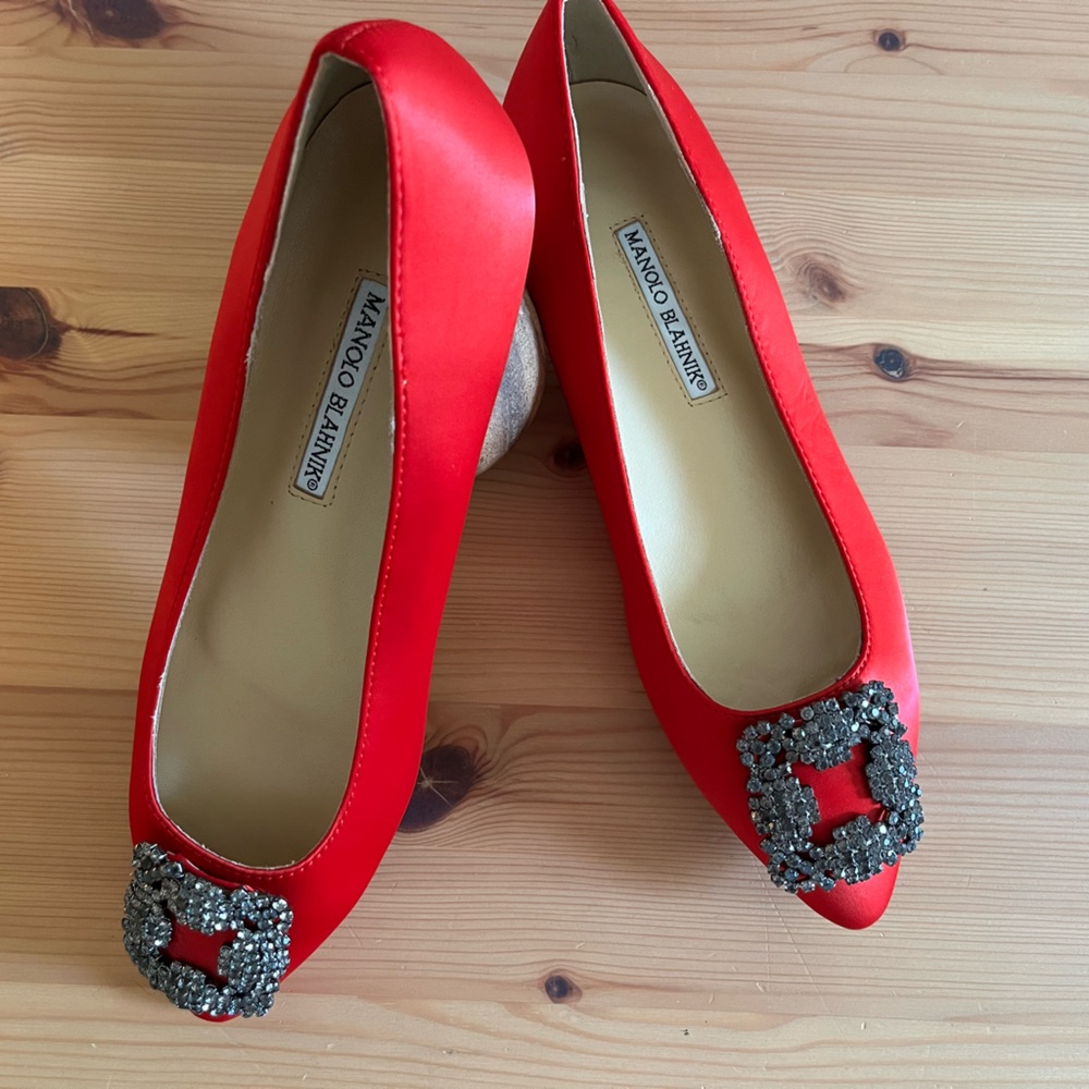 Manolo Blahnik Hangisflat RED Satin Jeweled Buckle Flat - EU 40 / US 9
